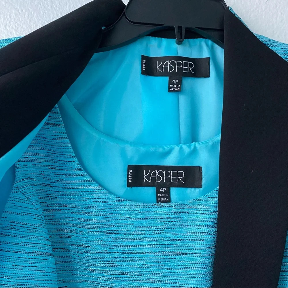 008. 2 piece set - Blazer and Matching Tank Top - Picture 3 of 16